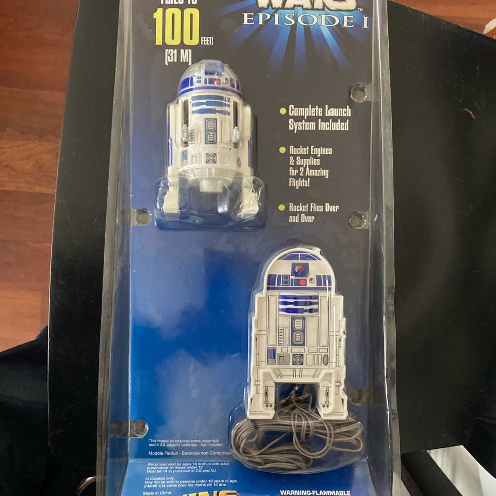 Star Wars R2-D2 Flying Model Rocket Starter set